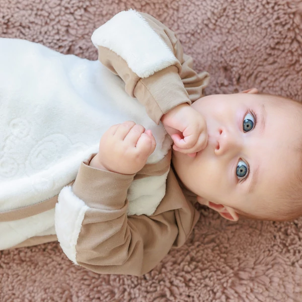 Kúszó baba rugdalózó