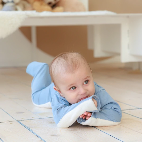 Kúszó baba body és nadrág szett